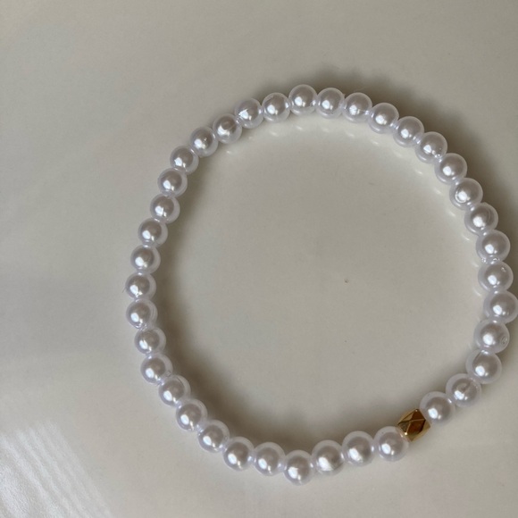 Elegant White Pearl Necklace with Gold Accent - Picture 10 of 12
